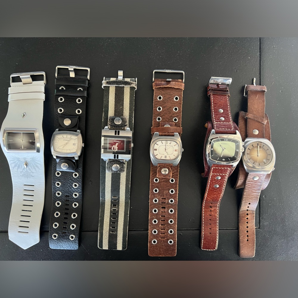 5 Fossil Watches and 1 fender with leather straps. Not working need new batterys